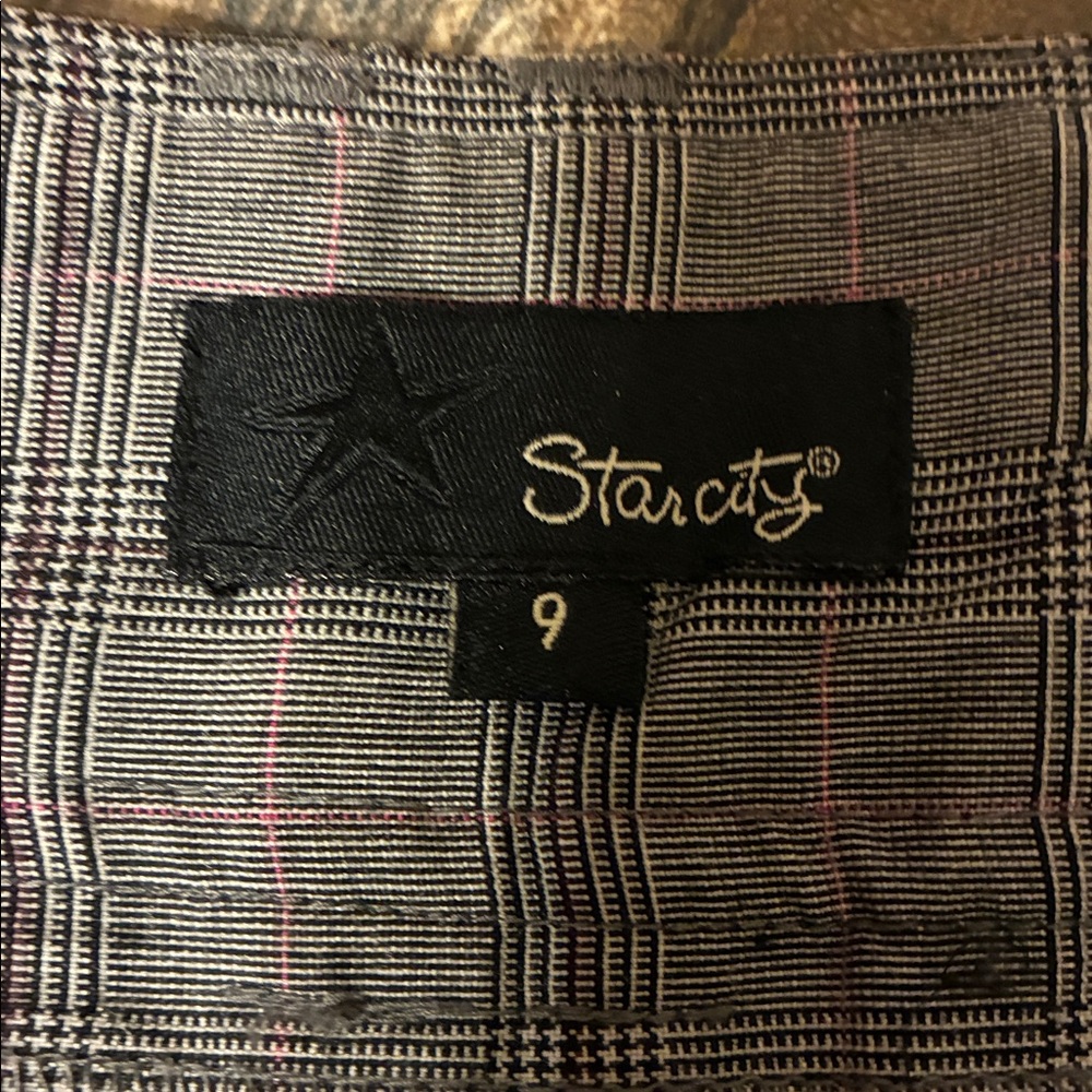 Star city dress shorts. EUC - Picture 7 of 8